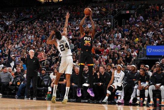  文班亚马惊艳封盖马刺逆转国王终结对手四连胜势头