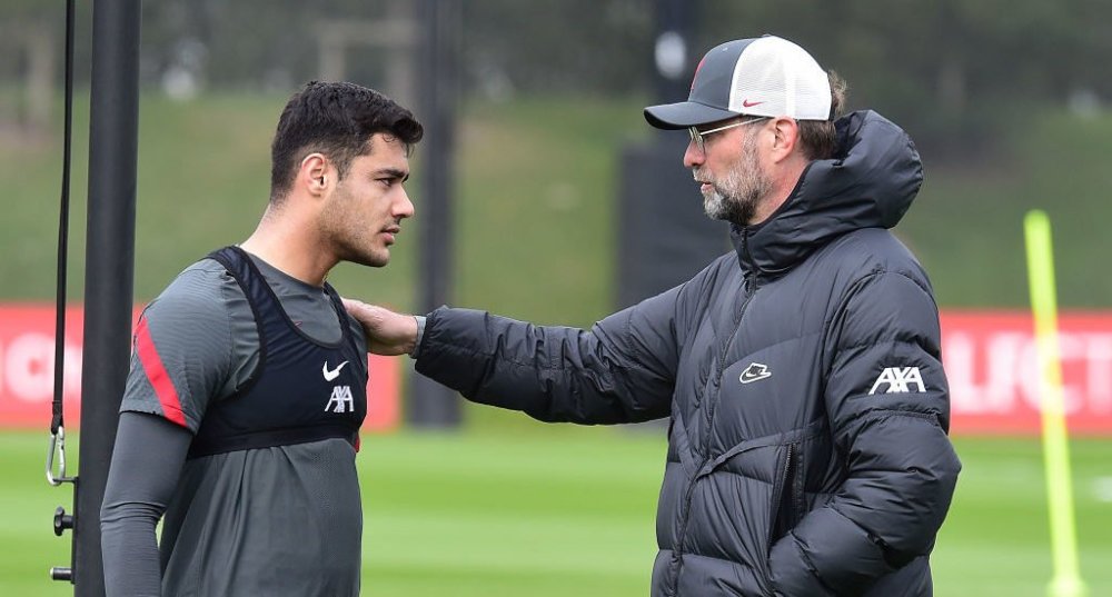  莱比锡红牛强势登顶积分榜，防守反击显威力  